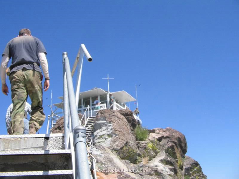 029. Terry and Dave head up the stairs..jpg