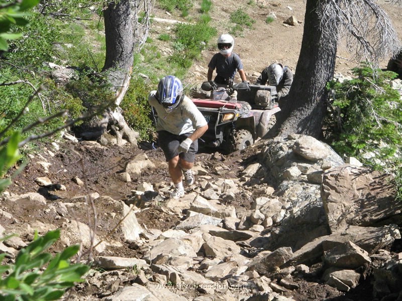 078. Rob's turn as Dusty and Ken help out..jpg