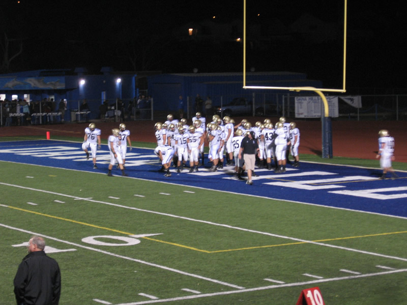 02. Start of the 3rd quarter, mulling in the endzone..jpg