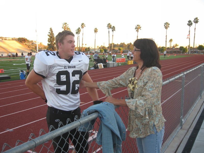 01. Trace before game tells Lori his back is better..jpg