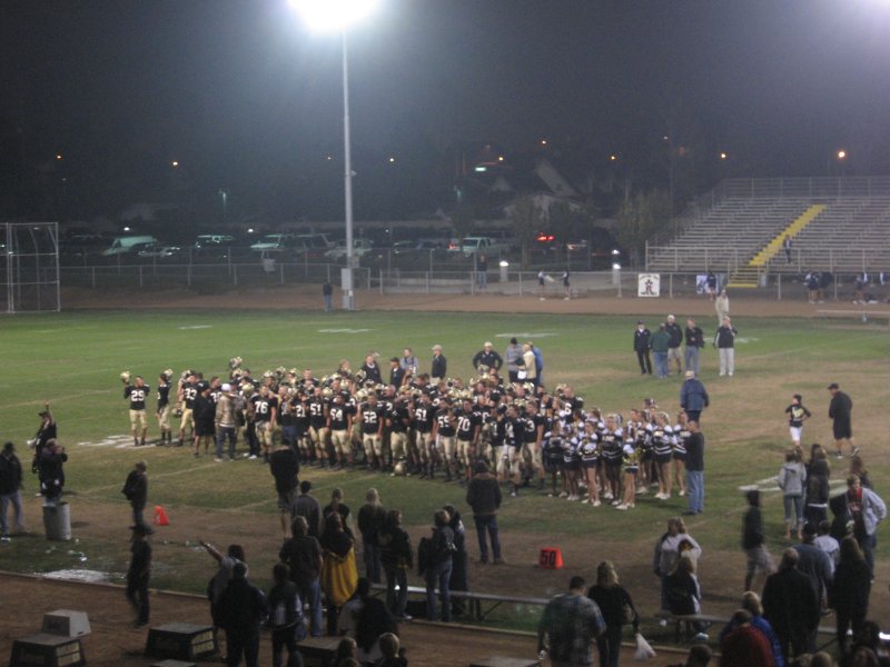 01. Team photos at the end of the game..jpg