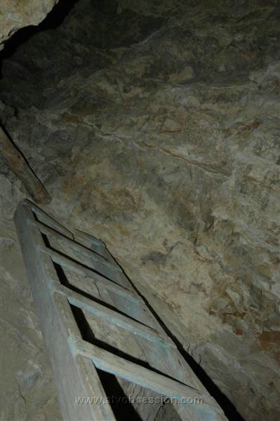 060 With Shafts Going Off Vertically..jpg