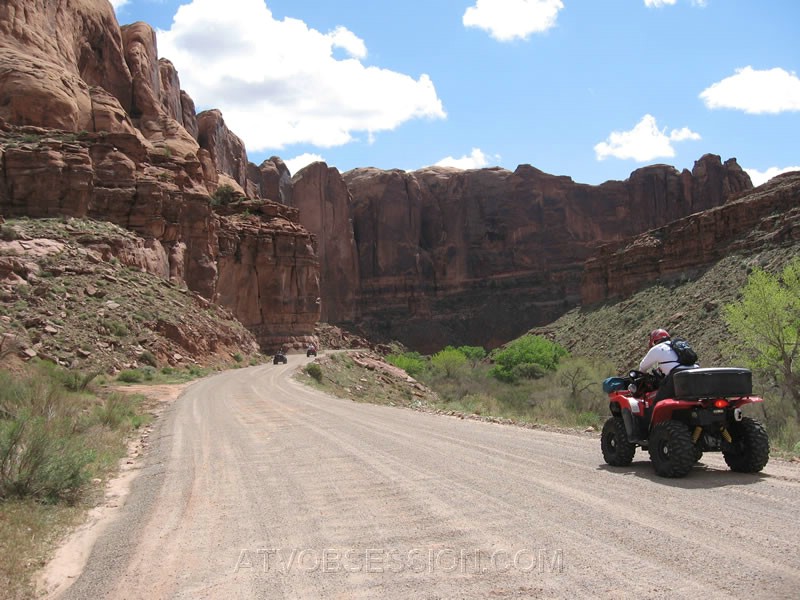 061. Larry stops for a photo op on the way to Cliffhanger..jpg