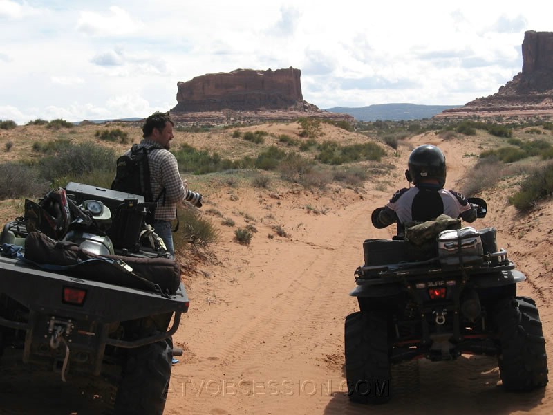 018. Thomas talks to Jack about the shot he wants..jpg