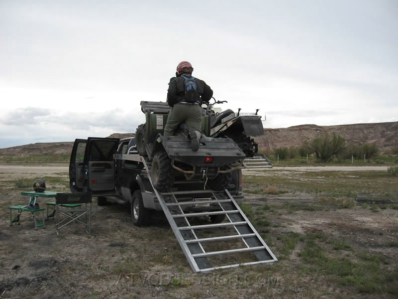 114. Larry loads up Thomas..End of Day 4..jpg