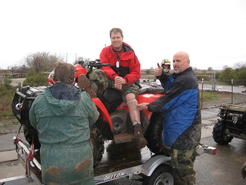 22. Ken gives the thumbs up, as Mr. Bill and his first aid kit treat TomZ..jpg