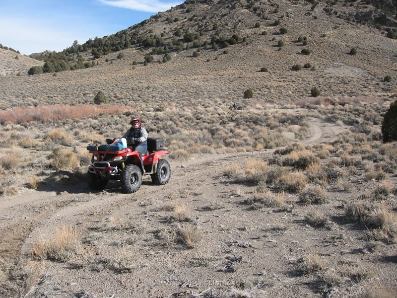 036. Larry's the last to arrive..jpg