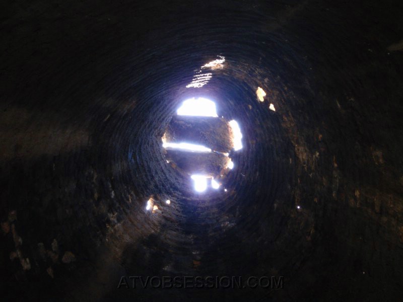 034. Rocks on the roof hole still balanced..jpg